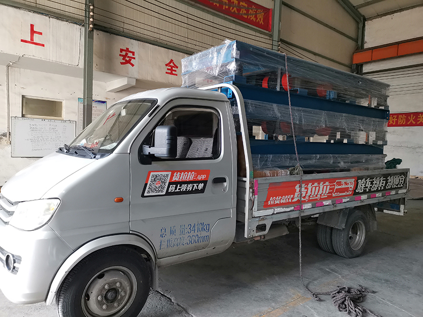 客戶特殊定制的10米長(zhǎng)1米寬振動(dòng)平臺(tái)發(fā)貨